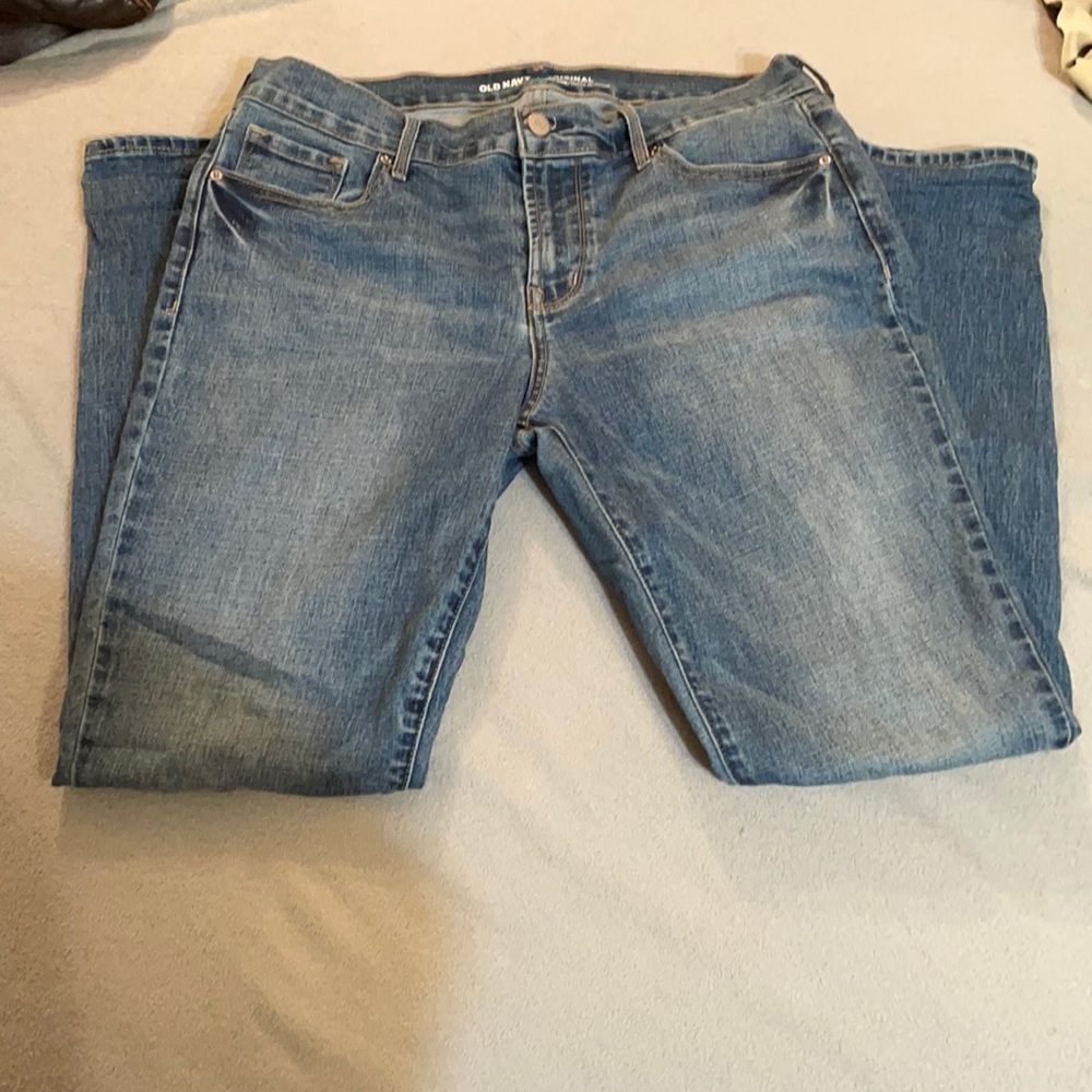 OLD NAVY JEANS. MEDIUM WASH. NO DISTRESS